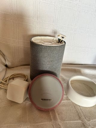 Amazon Echo Dot con altoparlante e base