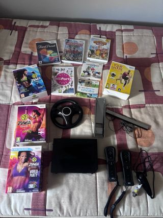 Consola Wii (2 mandos) + Volante + Juegos