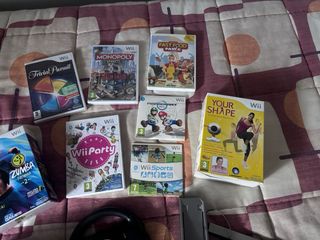 Consola Wii (2 mandos) + Volante + Juegos