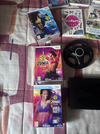 Consola Wii (2 mandos) + Volante + Juegos