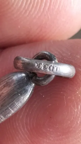 Pequeño espejo colgante antiguo