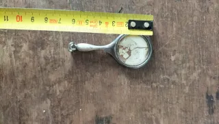 Pequeño espejo colgante antiguo