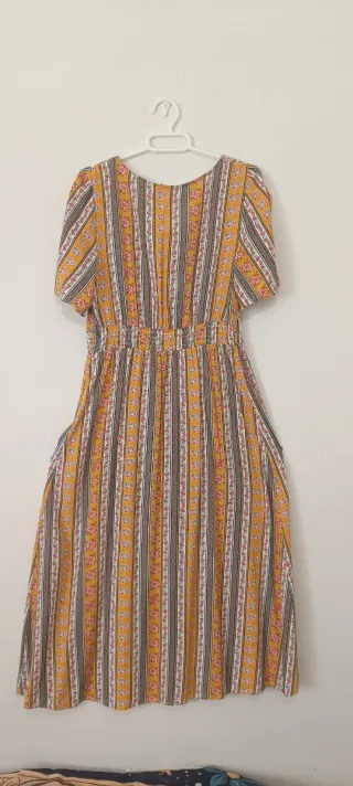 Vestido estampado floral amarillo