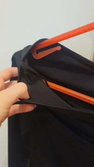 Top Stradivarius cuello barco fruncido negro