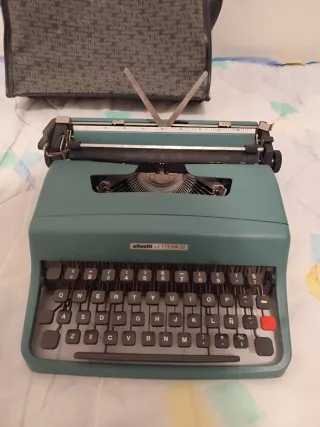 Máquina de escribir Olivetti Lettera 32