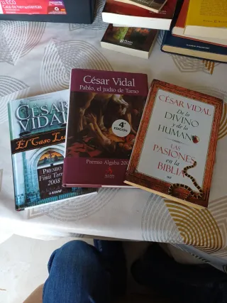 Lote de tres libros de César Vidal