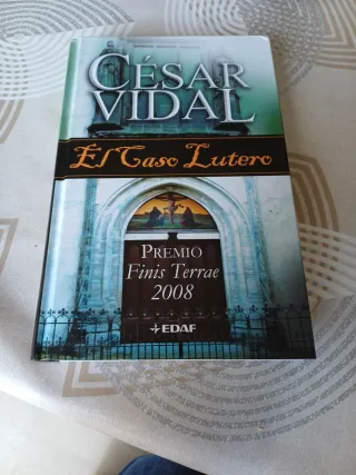 Lote de tres libros de César Vidal
