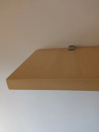 Estanterías de madera y metal