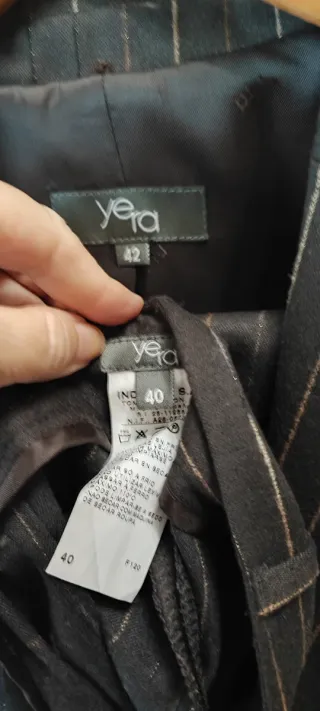 Traje de pantalón Yera Raya diplomática