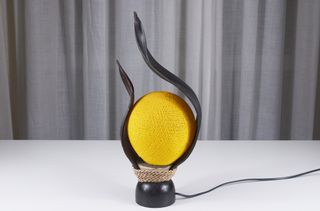 Lampada artigianale indonesiana in foglie di cocco