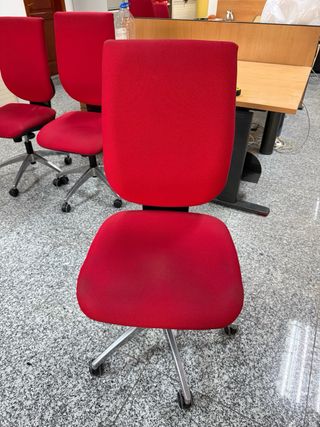 Sillas de oficina rojas (25 unidades)