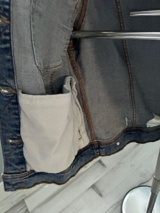 Chaqueta vaquera desgastada
