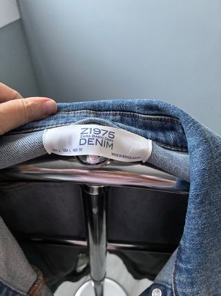 Chaqueta vaquera desgastada