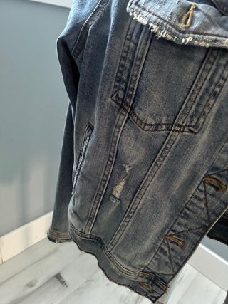 Chaqueta vaquera desgastada