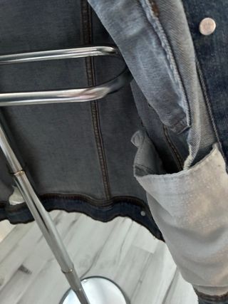 Chaqueta vaquera desgastada