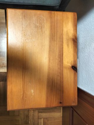 Mesilla de madera de pino