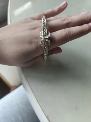 Pulsera dorada con circonitas