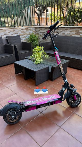 Patín Eléctrico Vinilado Red Bull
