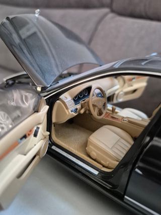 Mercedes-Benz Clase C W204 AutoArt 1:18 – Dealer