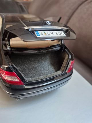 Mercedes-Benz Clase C W204 AutoArt 1:18 – Dealer
