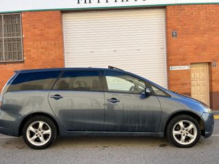 Mitsubishi Grandis 2006