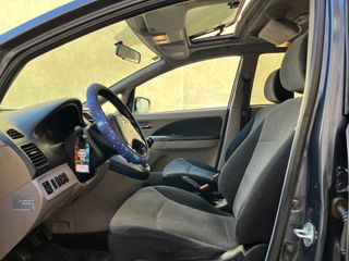 Mitsubishi Grandis 2006