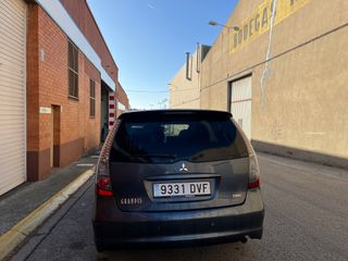 Mitsubishi Grandis 2006