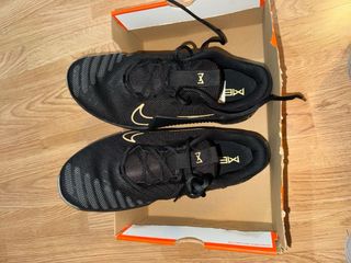 Nike Metcon 9 Negro/Dorado