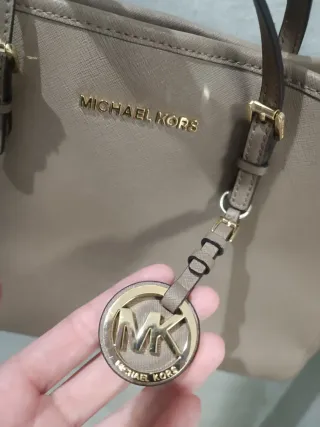 Bolso Michael Kors Beige y Dorado