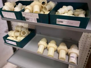 Raccordi portagomma e valvole nylon