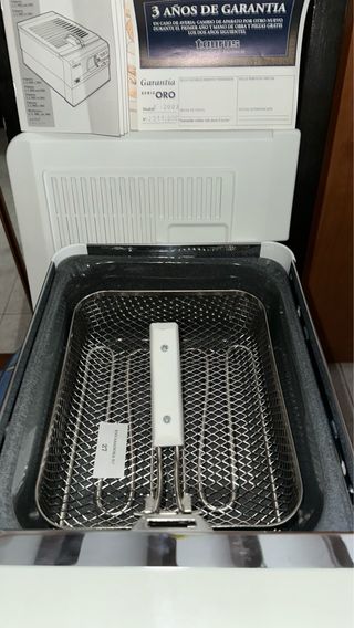 Freidora Taurus 2003 serie oro sin utilizar