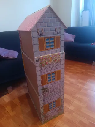 Casa de muñecas de madera