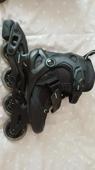 Patines en línea negros talla 37.