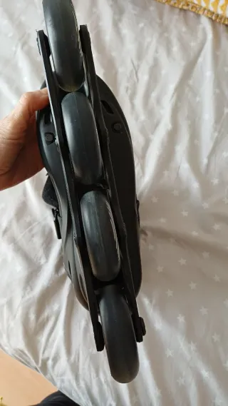 Patines en línea negros talla 37.