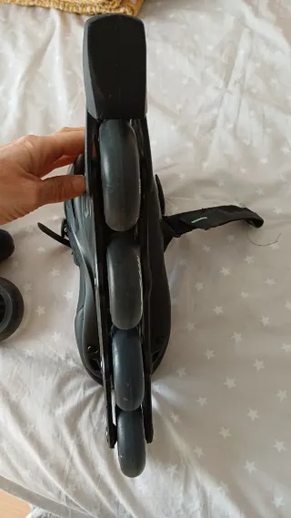 Patines en línea negros talla 37.