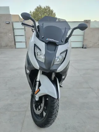 Moto BMW C 650 Sport Scooter Blanca..