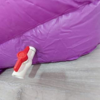 Piscina inflable infantil morada y blanca