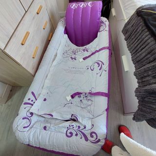 Piscina inflable infantil morada y blanca