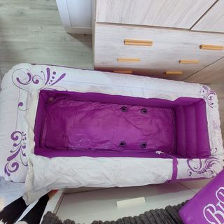 Piscina inflable infantil morada y blanca