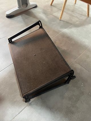 Reposapiés metálico y plástico
