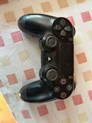 PS4 (PlayStation 4) Sony Negra y 2 mandos