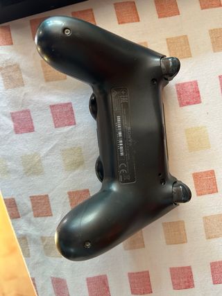 PS4 (PlayStation 4) Sony Negra y 2 mandos