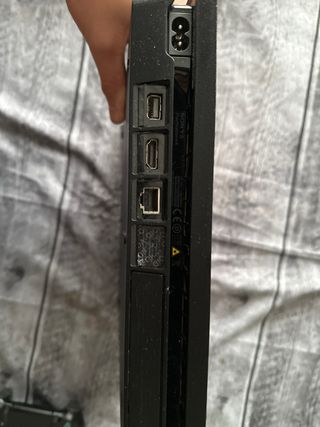 PS4 Slim Negra + Mando