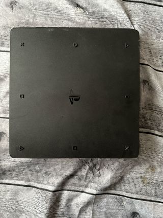 PS4 Slim Negra + Mando