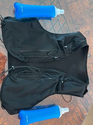 Mochila trail running y dos softflask de 500 ml ca