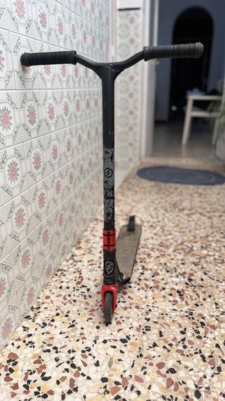 Patinete Oxelo Negro y Rojo