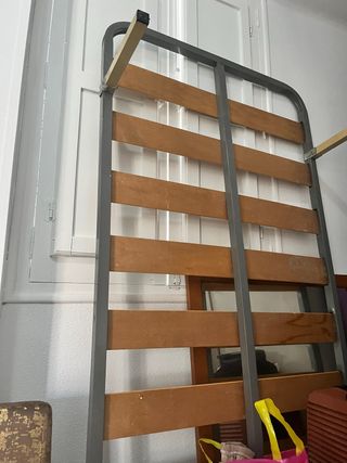 Somier de cama metálico con lamas de madera