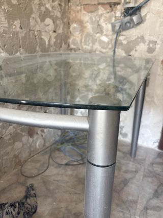 Mesa cristal y metal resistente