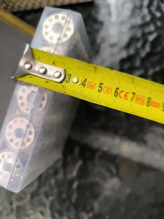 Caja para canillas de máquina de coser