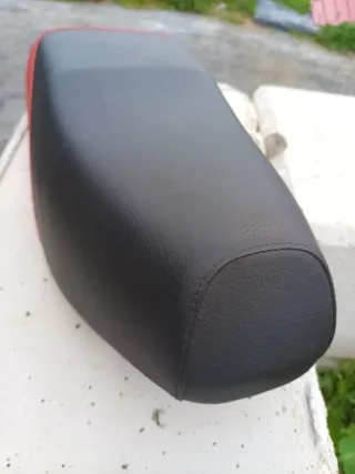 Asiento Derbi Variant Negro/Rojo